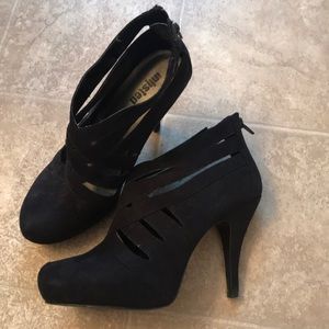Black closed toe strappy heels